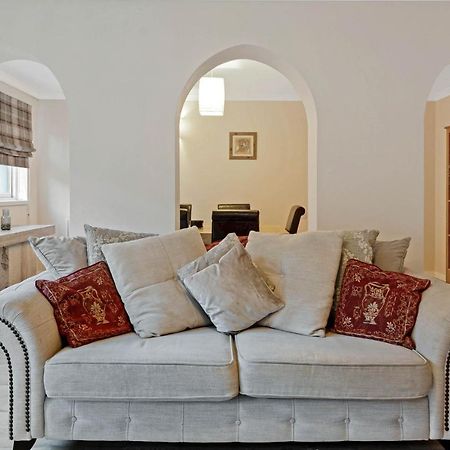 Elegant & Unique Getaway - Spacious 3 Bedroom, 2 Bathroom City Centre Apartment - Free Allocated Parking. 爱丁堡 外观 照片