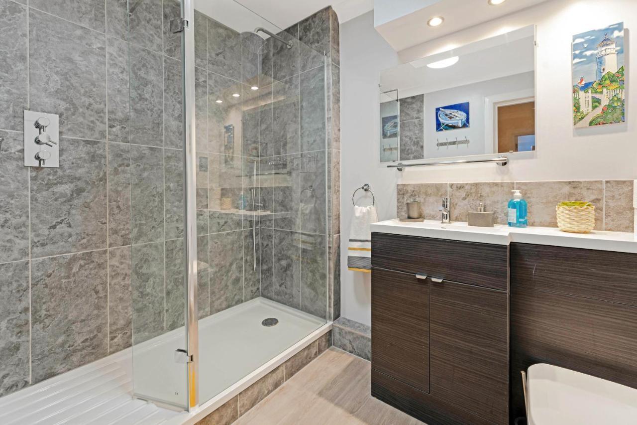 Elegant & Unique Getaway - Spacious 3 Bedroom, 2 Bathroom City Centre Apartment - Free Allocated Parking. 爱丁堡 外观 照片
