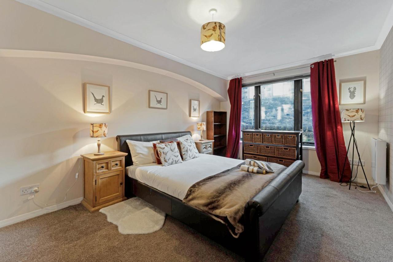 Elegant & Unique Getaway - Spacious 3 Bedroom, 2 Bathroom City Centre Apartment - Free Allocated Parking. 爱丁堡 外观 照片