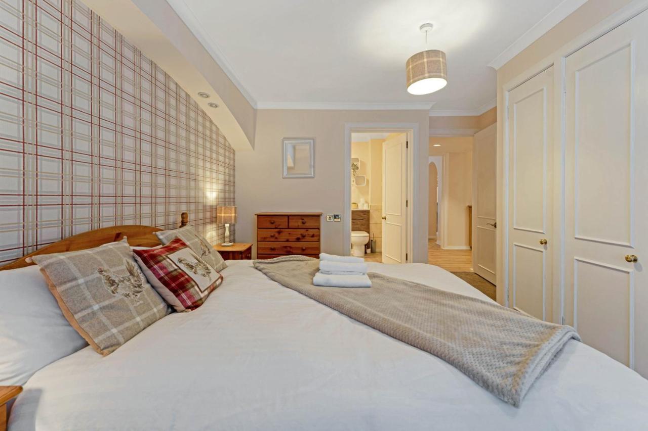 Elegant & Unique Getaway - Spacious 3 Bedroom, 2 Bathroom City Centre Apartment - Free Allocated Parking. 爱丁堡 外观 照片