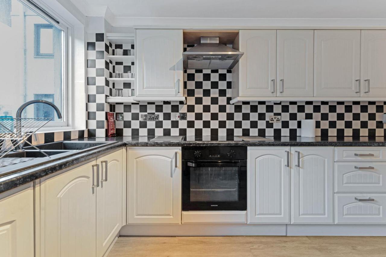 Elegant & Unique Getaway - Spacious 3 Bedroom, 2 Bathroom City Centre Apartment - Free Allocated Parking. 爱丁堡 外观 照片