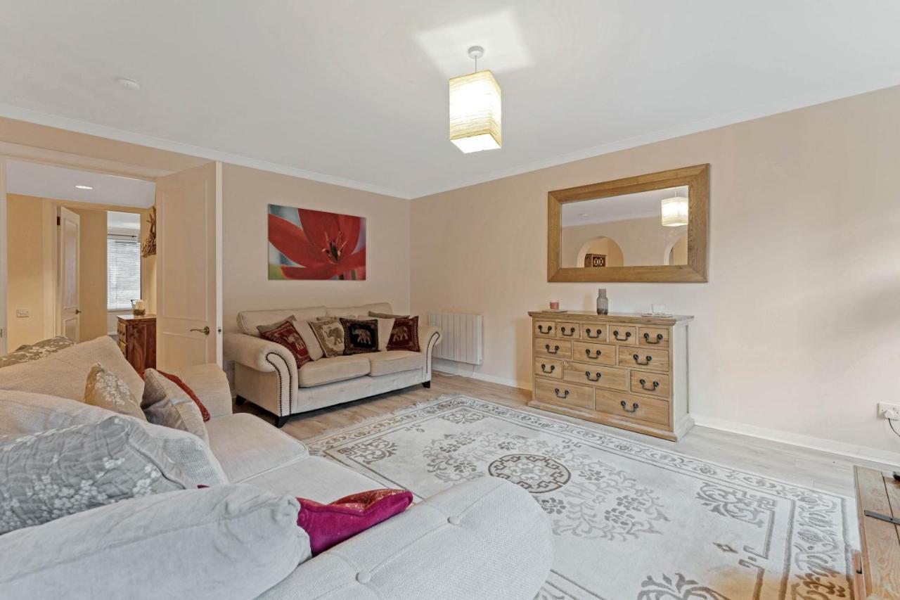 Elegant & Unique Getaway - Spacious 3 Bedroom, 2 Bathroom City Centre Apartment - Free Allocated Parking. 爱丁堡 外观 照片