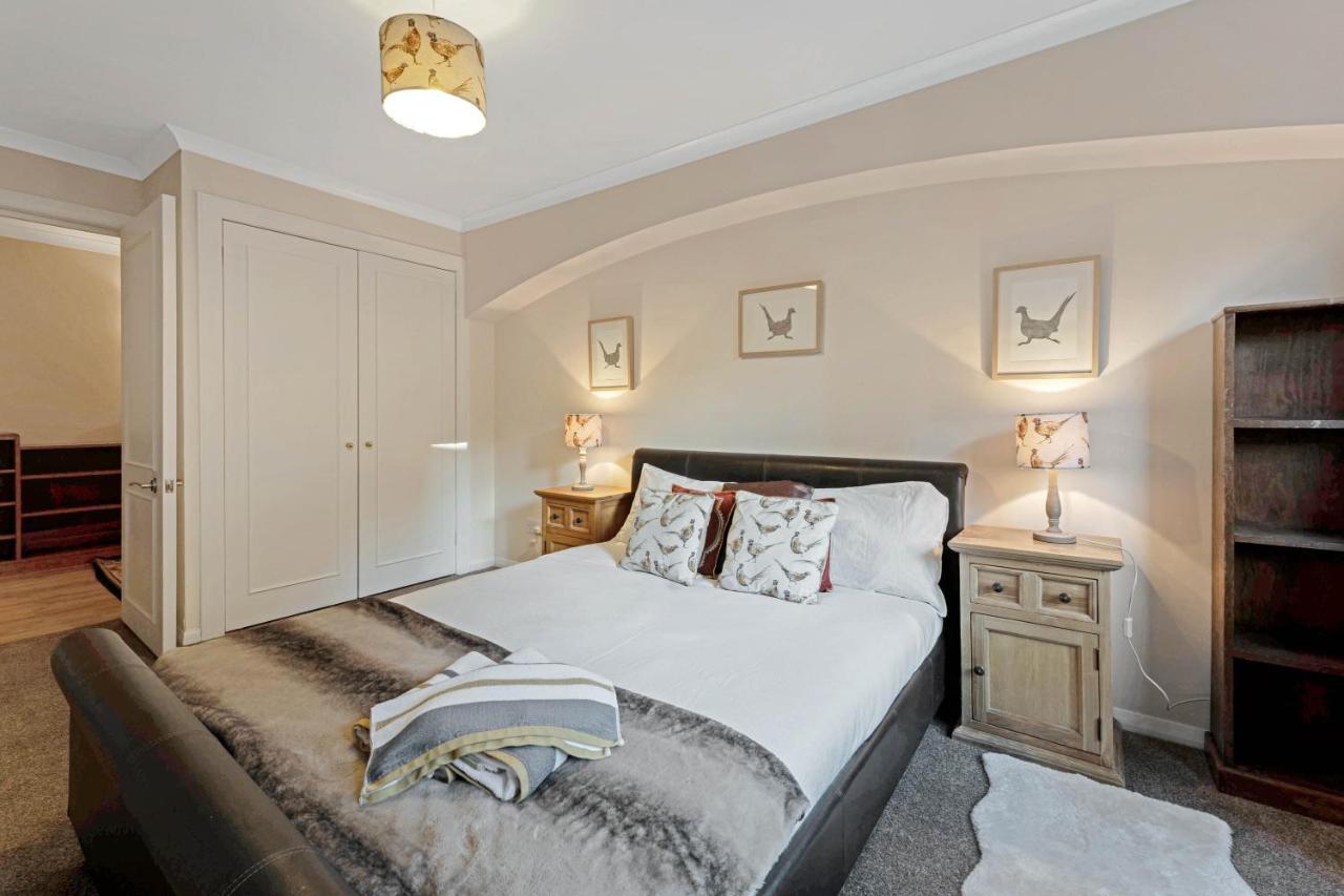Elegant & Unique Getaway - Spacious 3 Bedroom, 2 Bathroom City Centre Apartment - Free Allocated Parking. 爱丁堡 外观 照片
